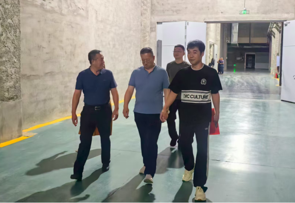 哈尔滨市退役军人事务局就业创业处处长李冰一行走访慰问利如金农业集团远海分公司
